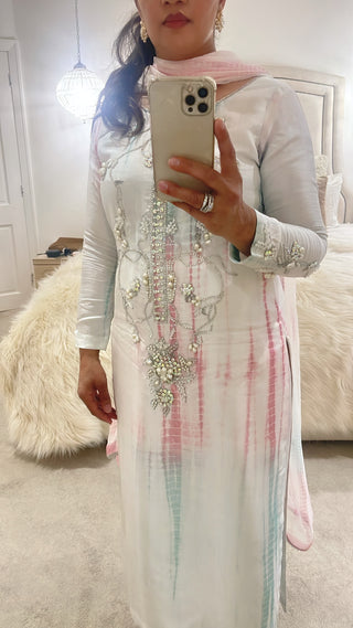 WHITE TIE DYE OUTFIT