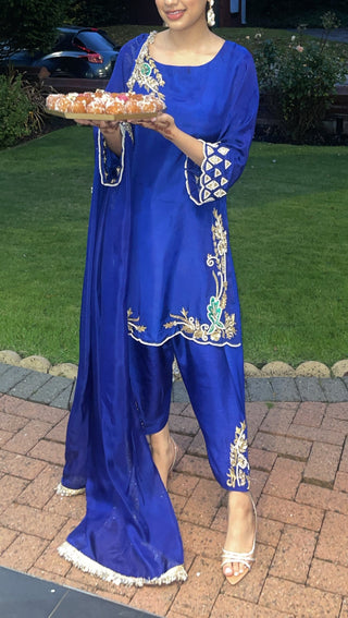 BLUE OUTFIT WITH HAND EMBELLISHMENTS