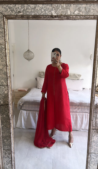 RED BUTTON DETAILED OUTFIT